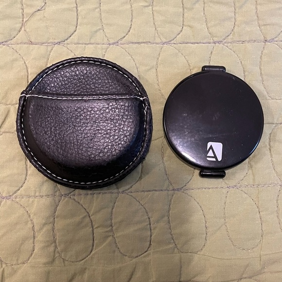 Pocket Compact double mirror with its own carry case perfect size for your purse - Picture 6 of 8